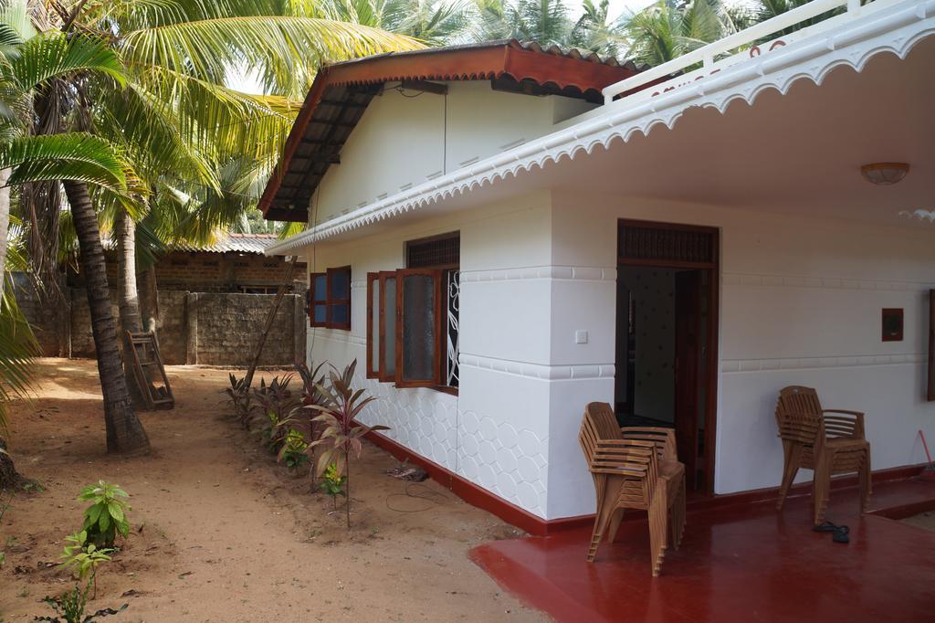 Little White House Otel Trincomalee Dış mekan fotoğraf