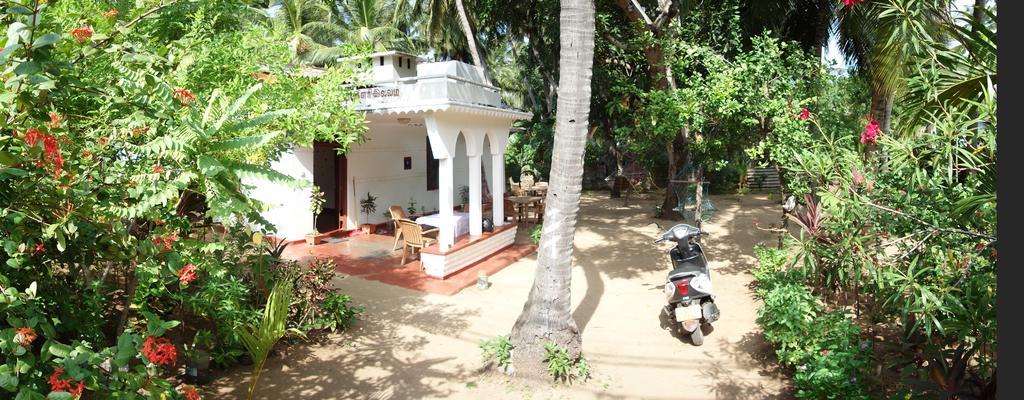 Little White House Otel Trincomalee Dış mekan fotoğraf