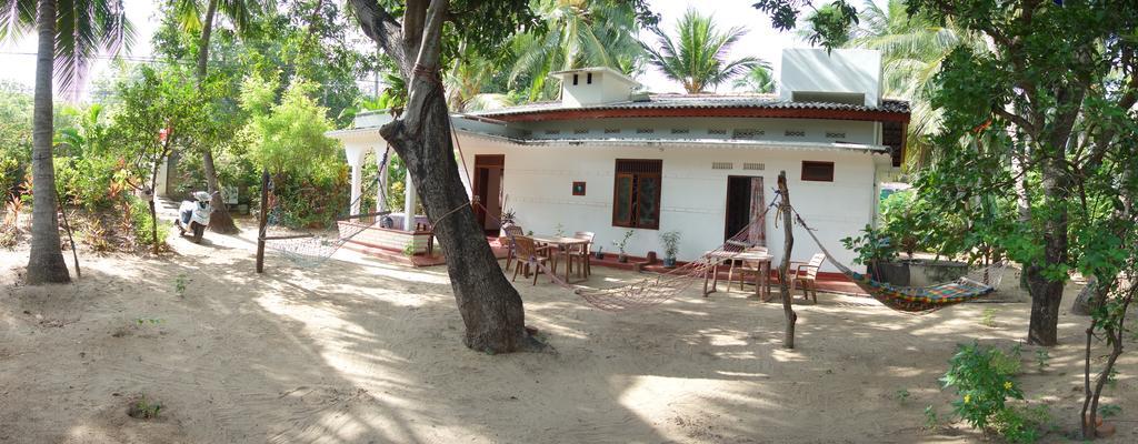 Little White House Otel Trincomalee Dış mekan fotoğraf