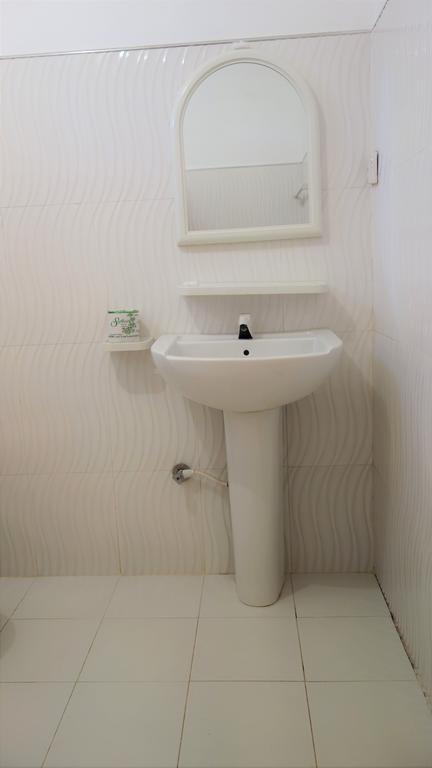 Little White House Otel Trincomalee Dış mekan fotoğraf
