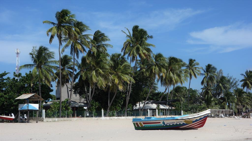 Little White House Otel Trincomalee Dış mekan fotoğraf