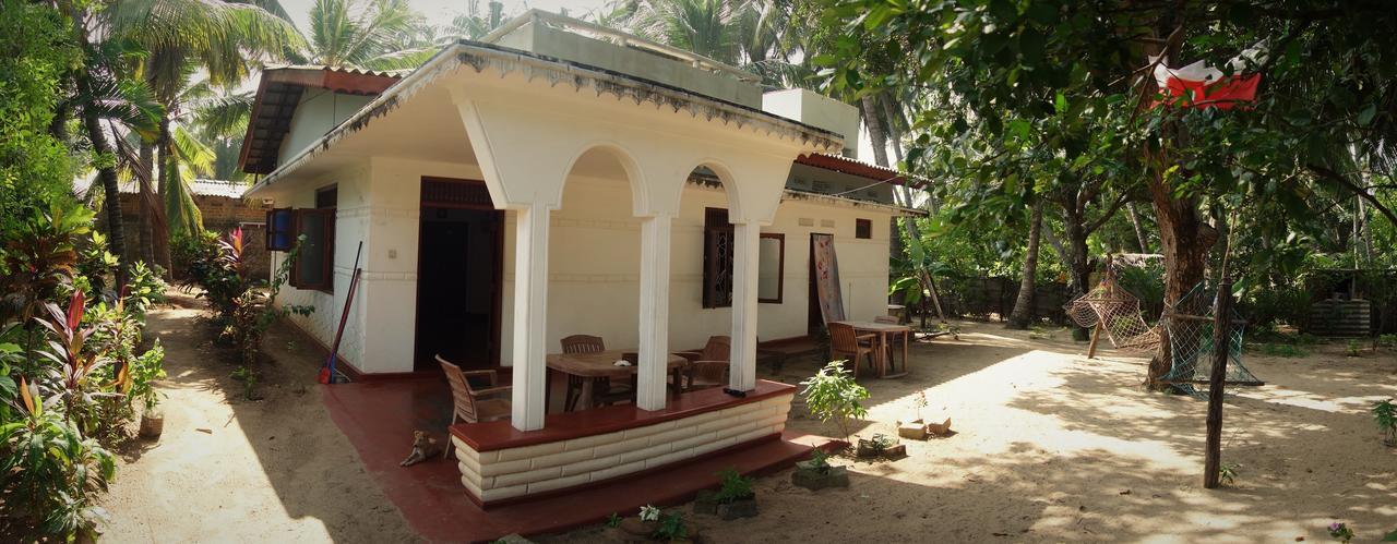 Little White House Otel Trincomalee Dış mekan fotoğraf
